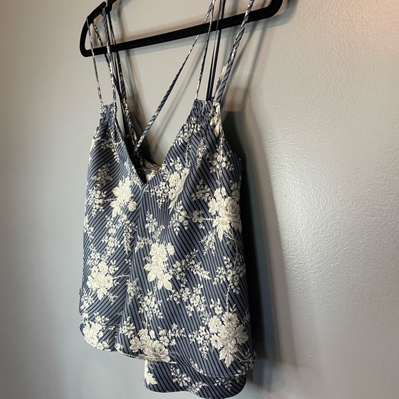 Urban Outfitters Ruby Satin Blue Flowy Ruffle Tank sz L - Picture 6 of 14